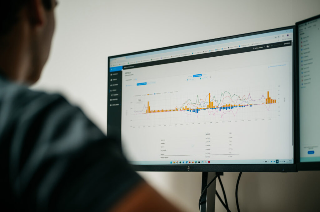 Analyse van energieverbruik en de bijbehorende terugleverkosten via EMS-dashboard